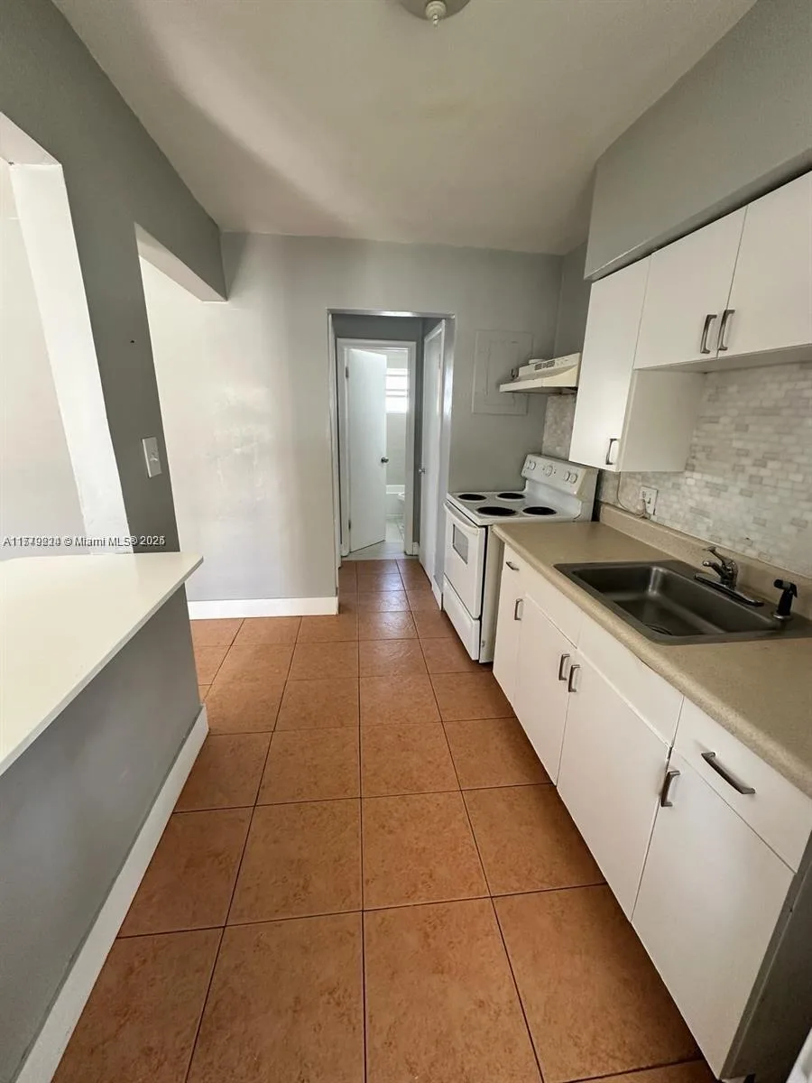 756 NW 5th St, Hallandale Beach, FL 33009 photo 11
