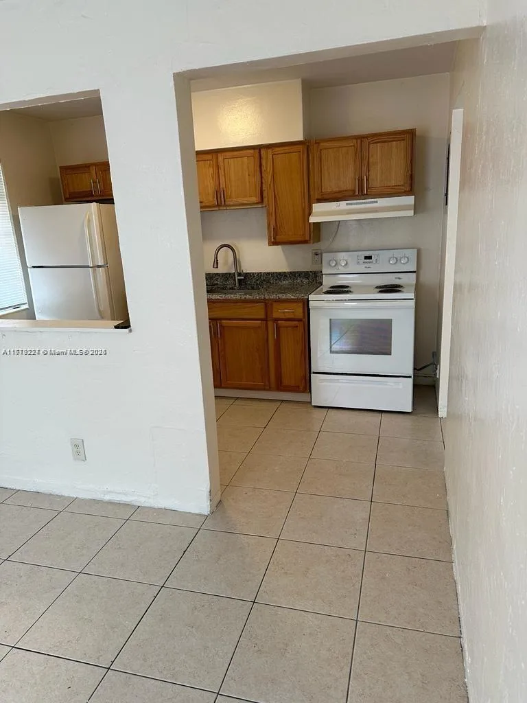 756 NW 5th St, Hallandale Beach, FL 33009 photo 7