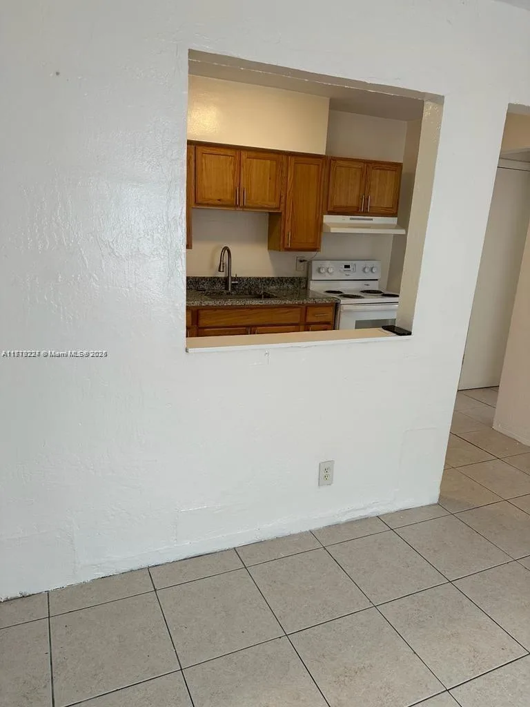 756 NW 5th St, Hallandale Beach, FL 33009 photo 8