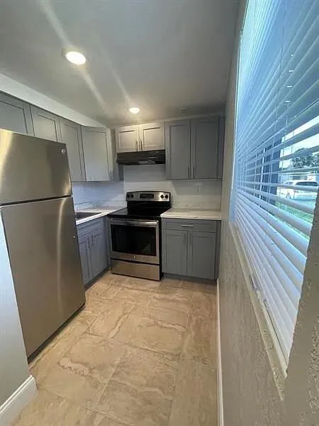 2505 AVENUE L, Fort Pierce, FL 34947 photo 2