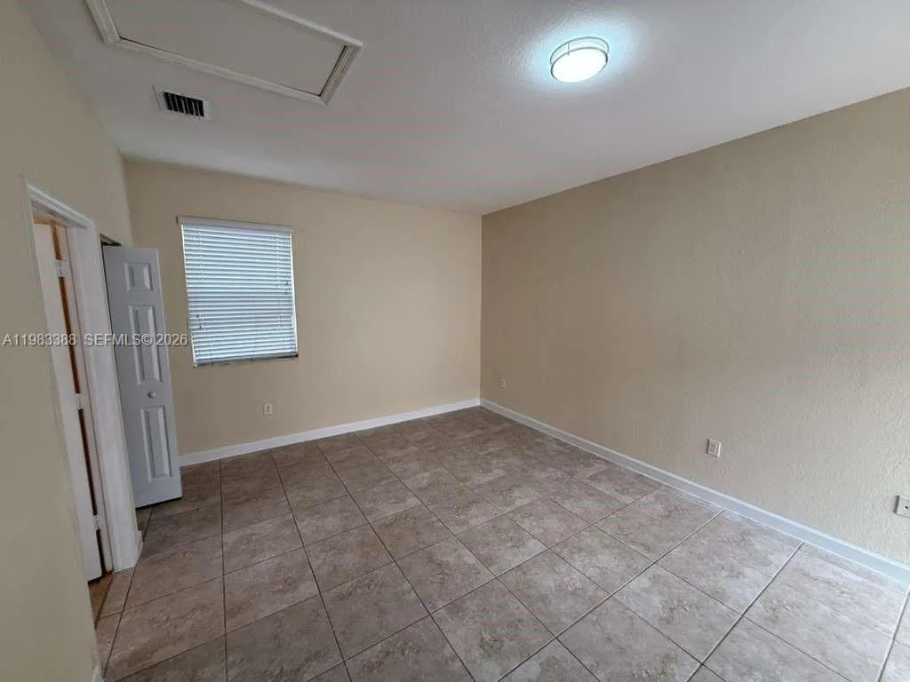 16735 SW 95th St # Studio, Miami, FL 33196 photo 2