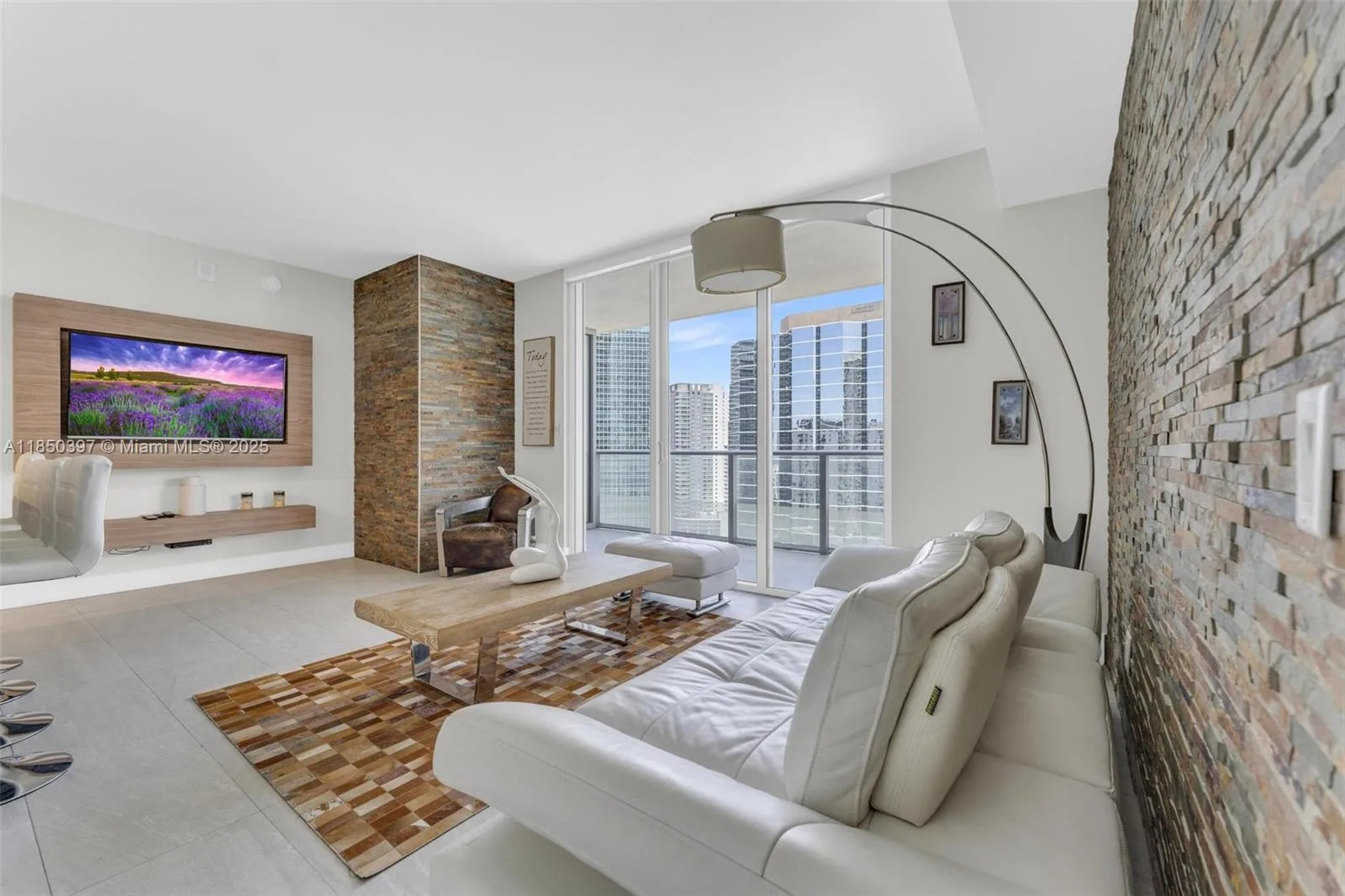 1300 Brickell Bay Dr # 2511, Miami, FL 33131