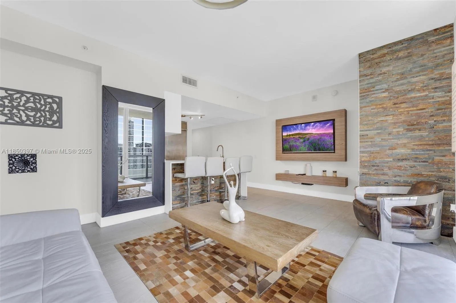 1300 Brickell Bay Dr # 2511, Miami, FL 33131 photo 2