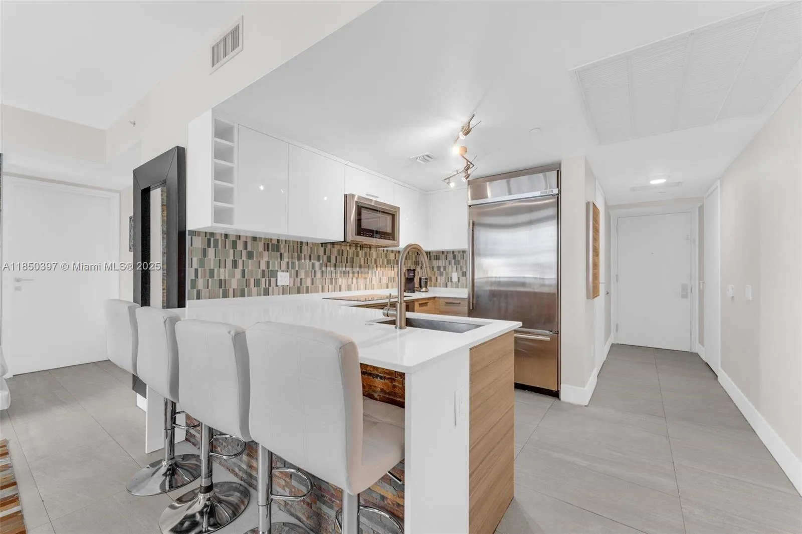 1300 Brickell Bay Dr # 2511, Miami, FL 33131 photo 6