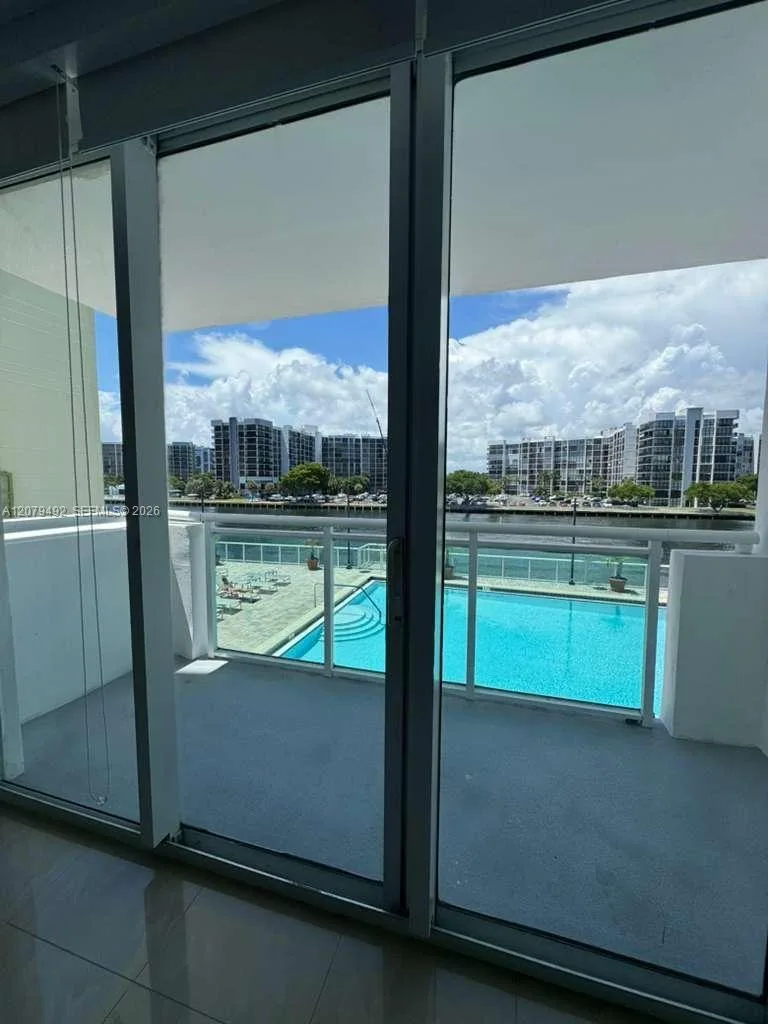 3000 S Ocean Dr # 200, Hollywood, FL 33019