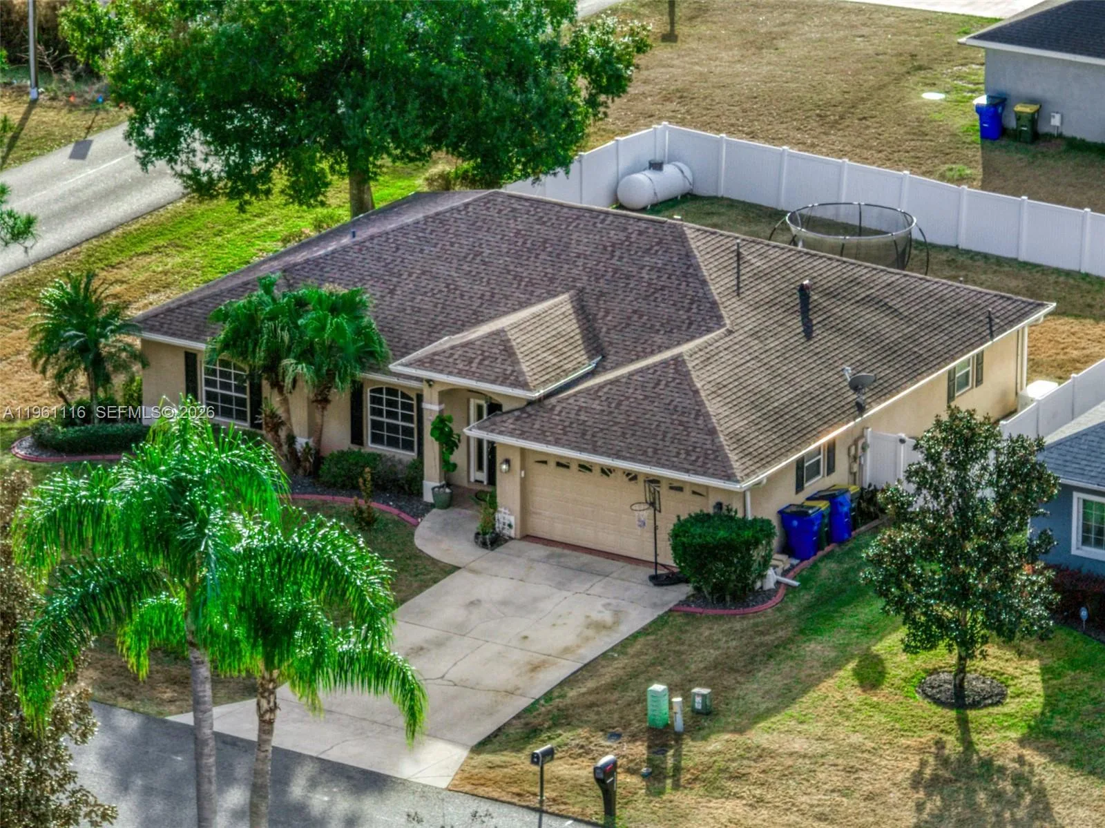 4031 Santa Barbara, Sebring, FL 33875 photo 2