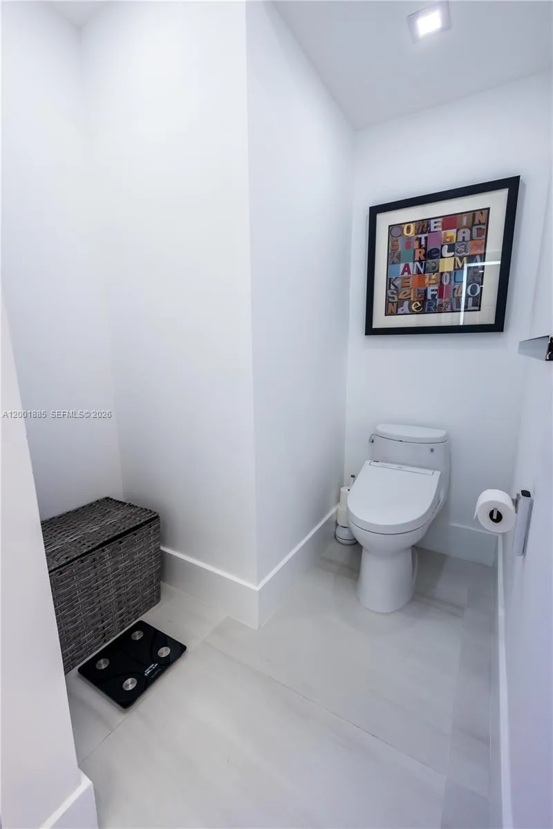 3600 Mystic Pointe Dr # 114, Aventura, FL 33180 photo 13