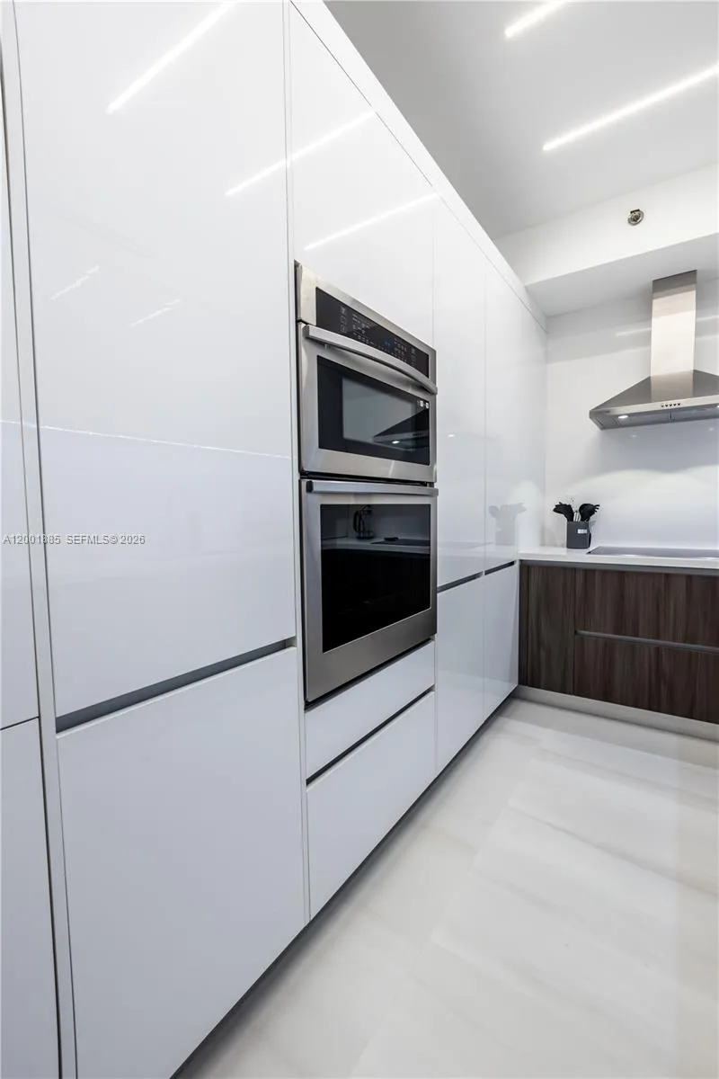 3600 Mystic Pointe Dr # 114, Aventura, FL 33180 photo 7