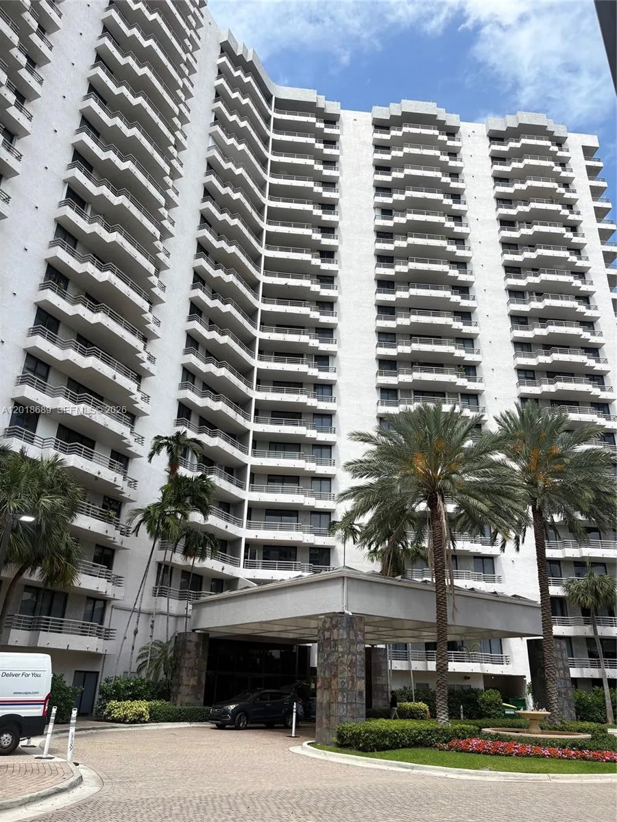 3300 NE 191st St # LP18, Aventura, FL 33180