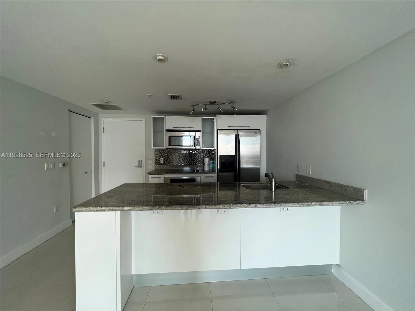 185 SW 7th St # 2914, Miami, FL 33130 photo 4