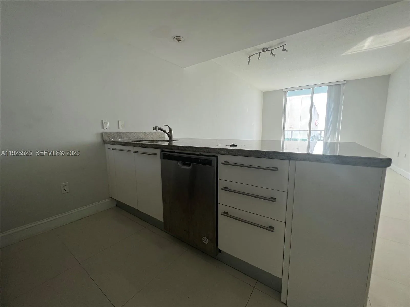 185 SW 7th St # 2914, Miami, FL 33130 photo 5