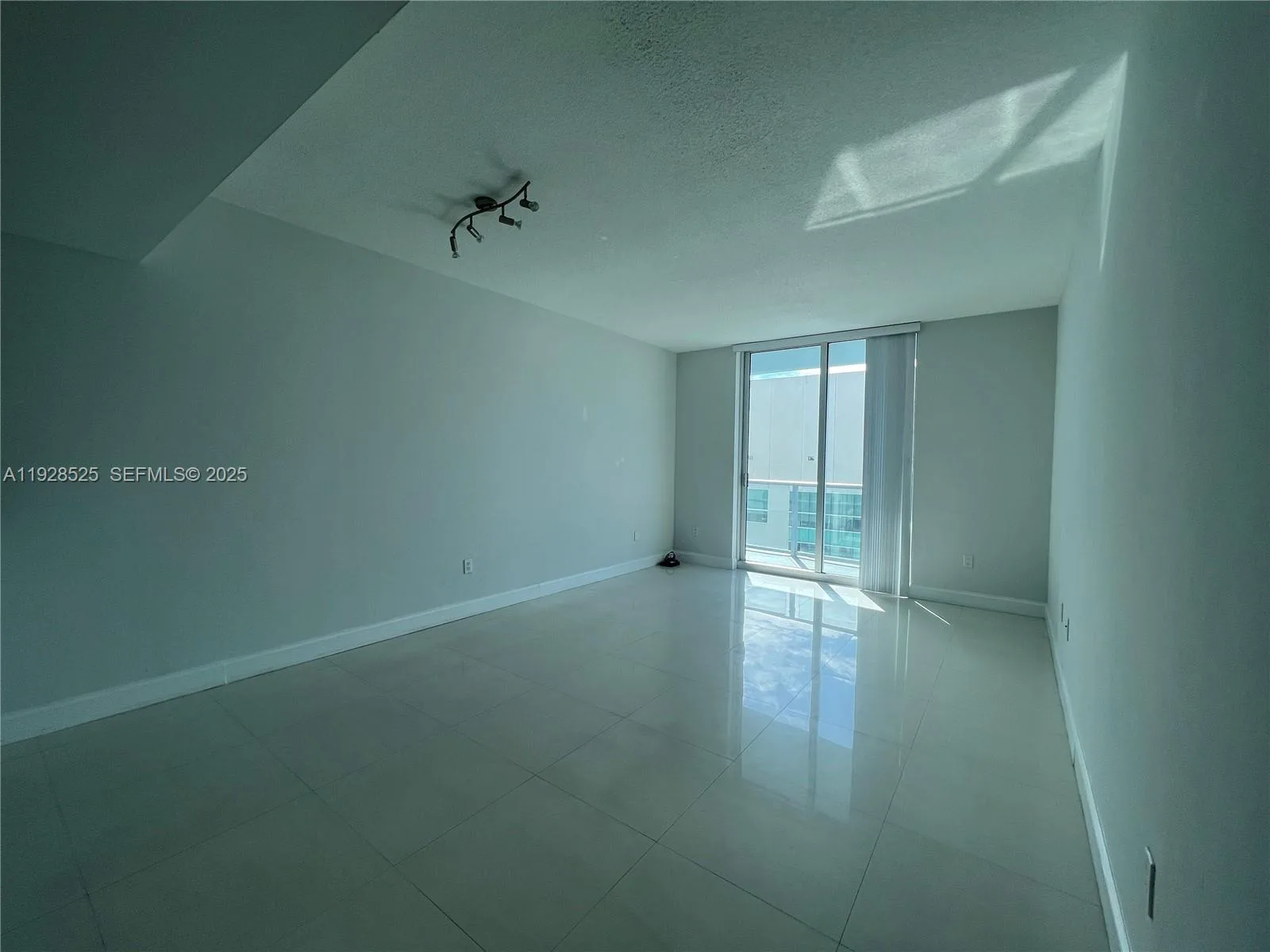185 SW 7th St # 2914, Miami, FL 33130 photo 8
