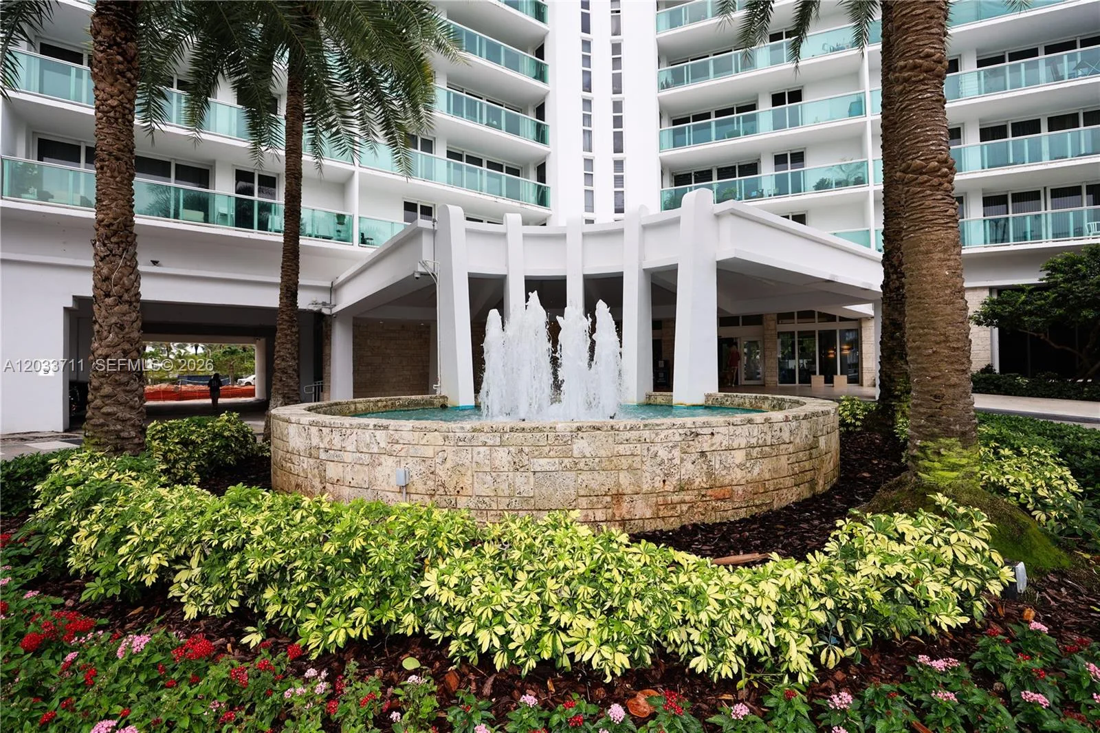 100 Bayview Dr # 527, Sunny Isles Beach, FL 33160