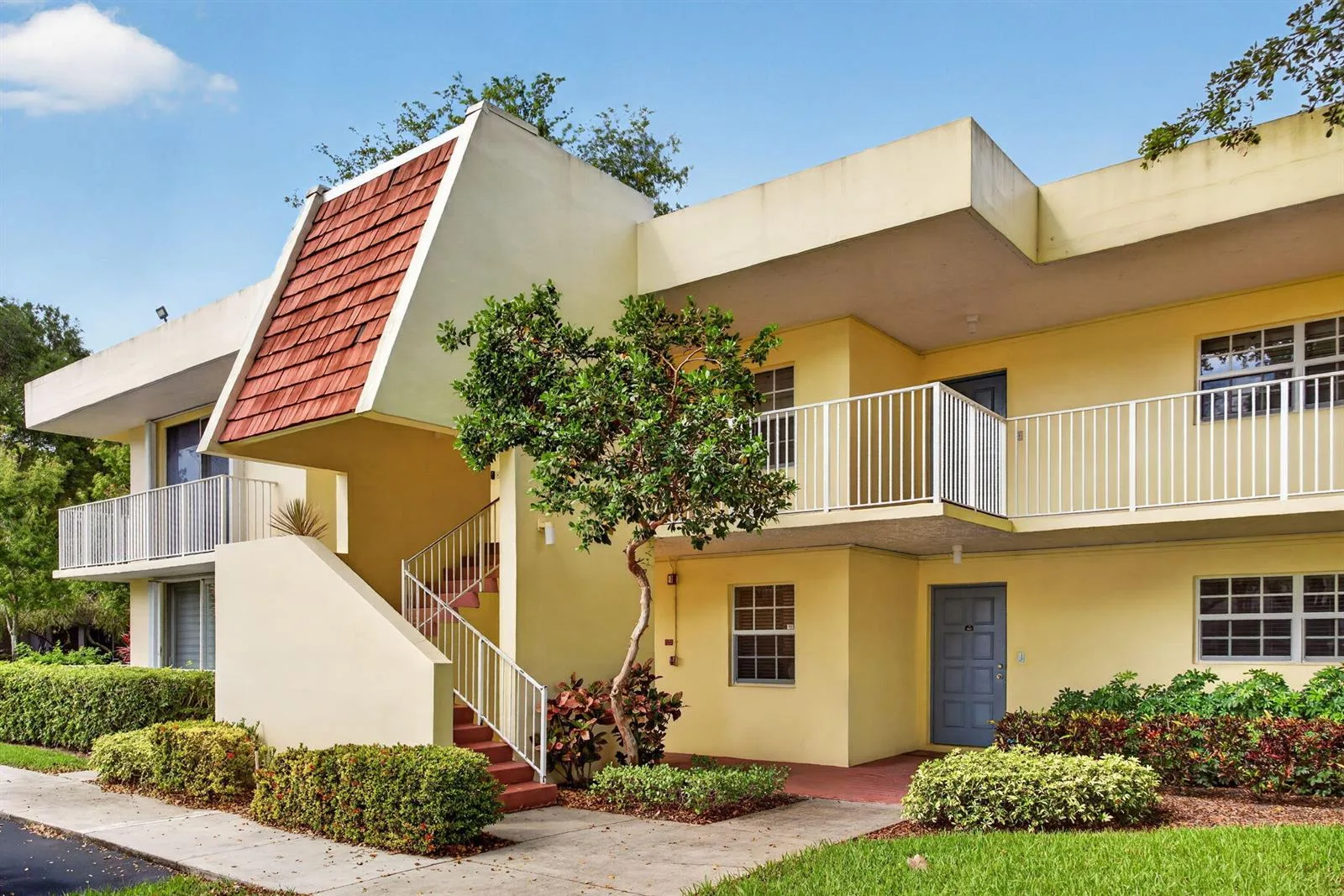 500 Oaks Lane # 111, Pompano Beach, FL 33069