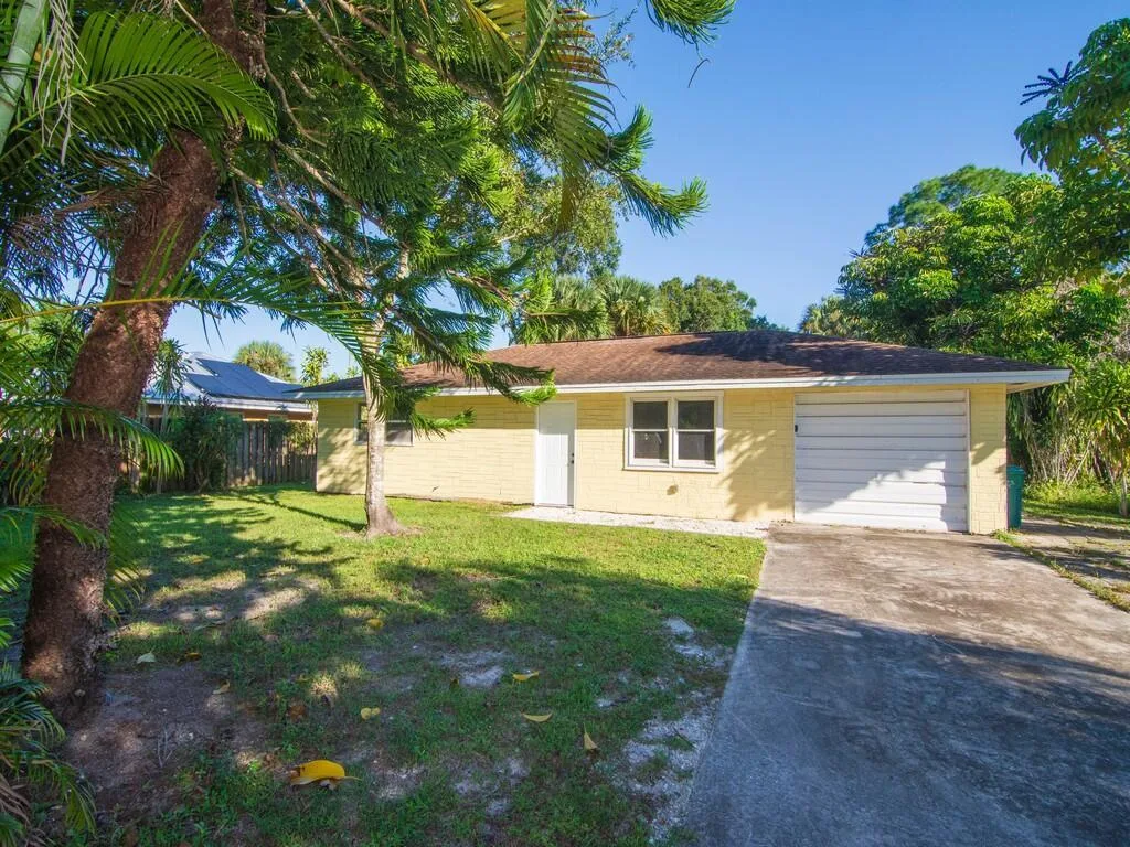 8604 Brookline Avenue, Fort Pierce, FL 34951