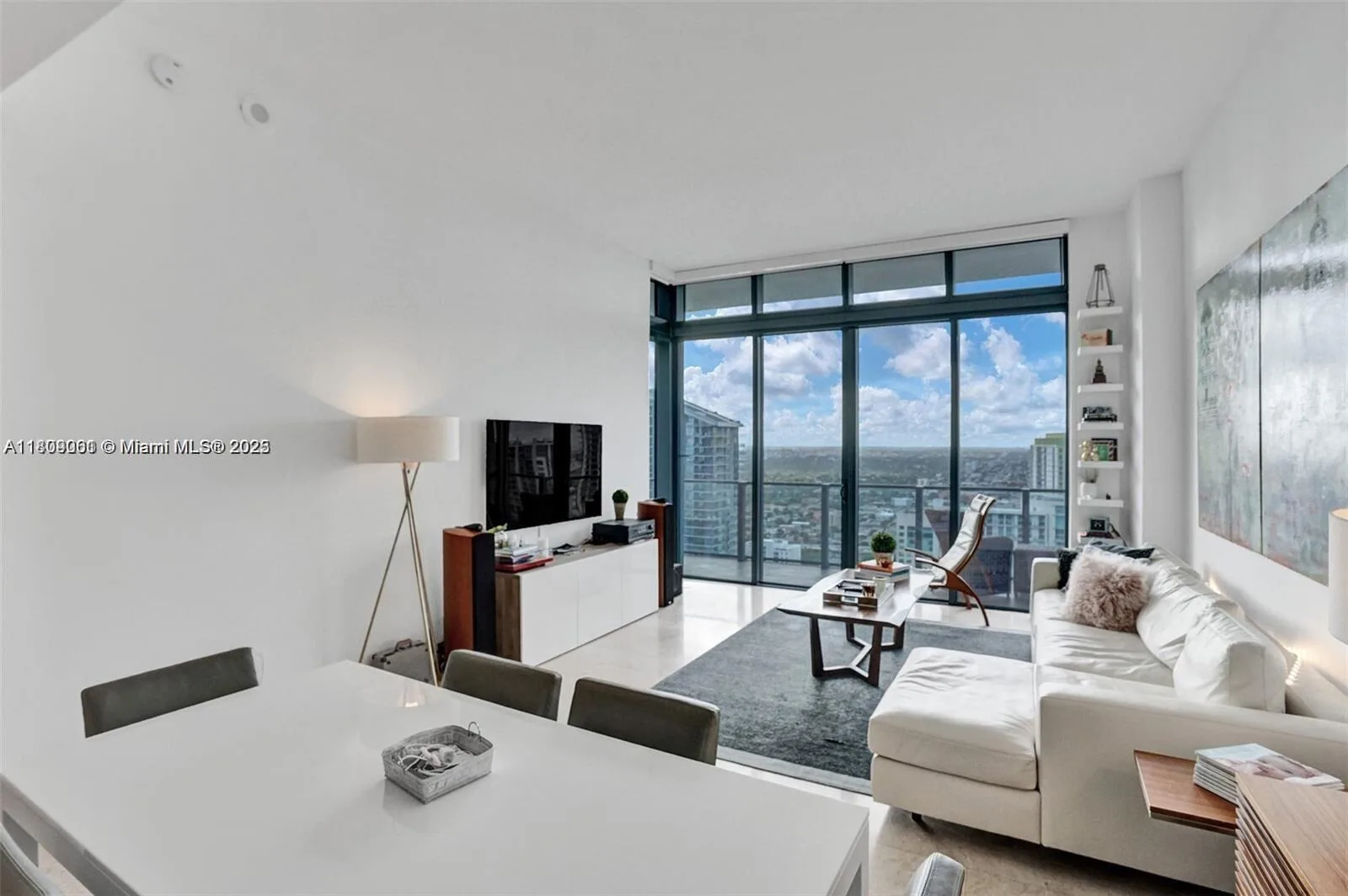 68 SE 6th St # PH-4010, Miami, FL 33131 photo 2
