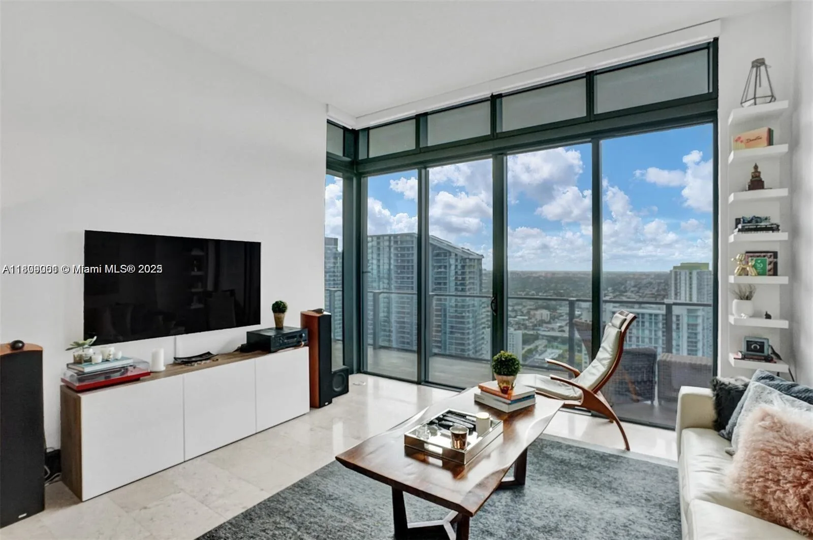68 SE 6th St # PH-4010, Miami, FL 33131 photo 5