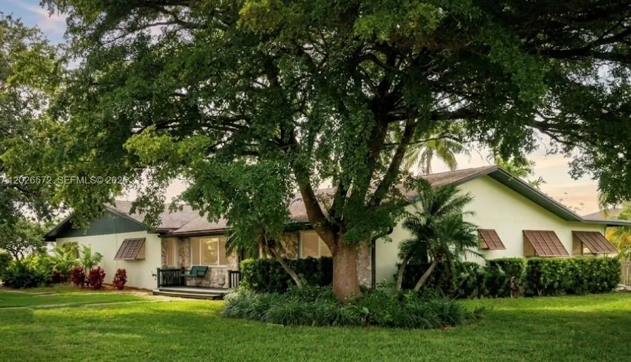 19505 SW 272nd St, Homestead, FL 33031