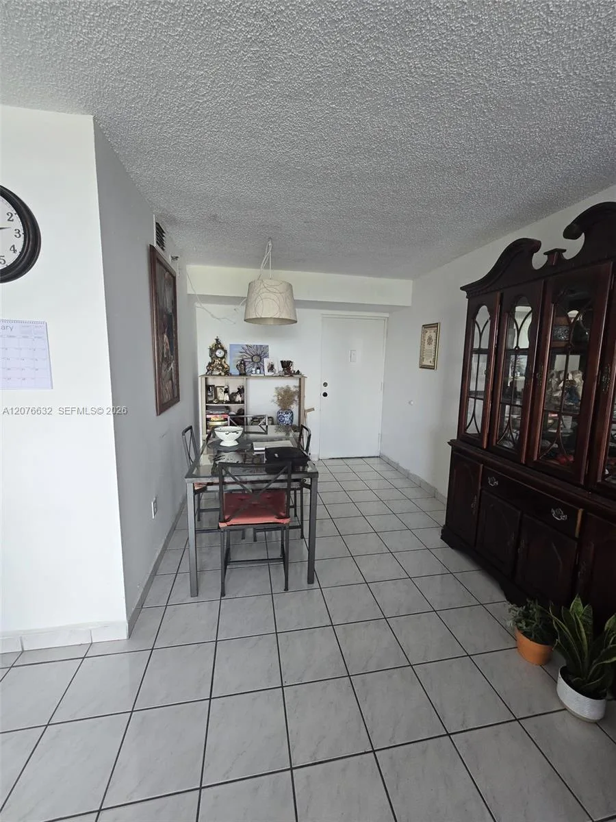 9688 Fontainebleau Blvd # 409, Miami, FL 33172 photo 2