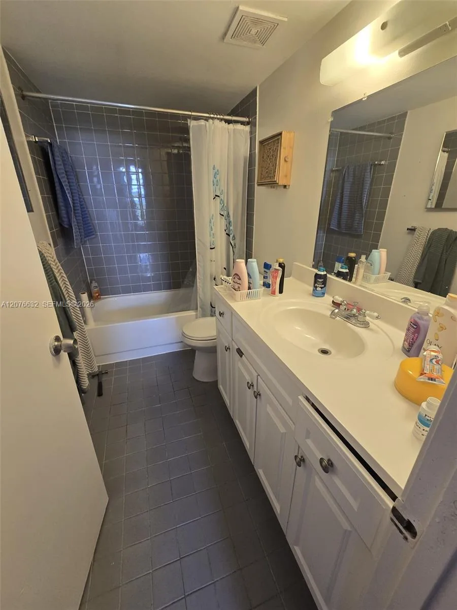 9688 Fontainebleau Blvd # 409, Miami, FL 33172 photo 7