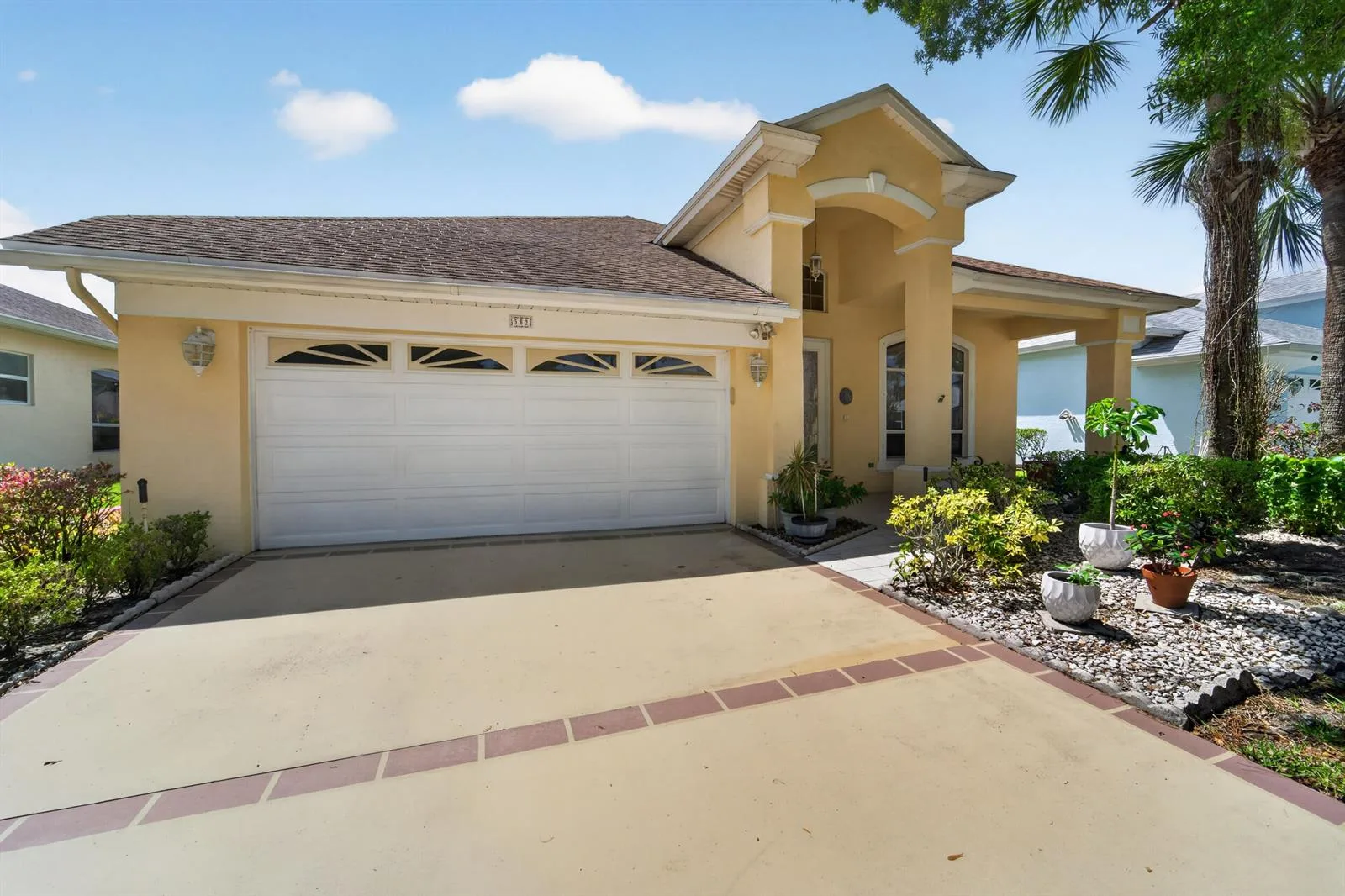 562 NW Lambrusco Drive, Port St. Lucie, FL 34986