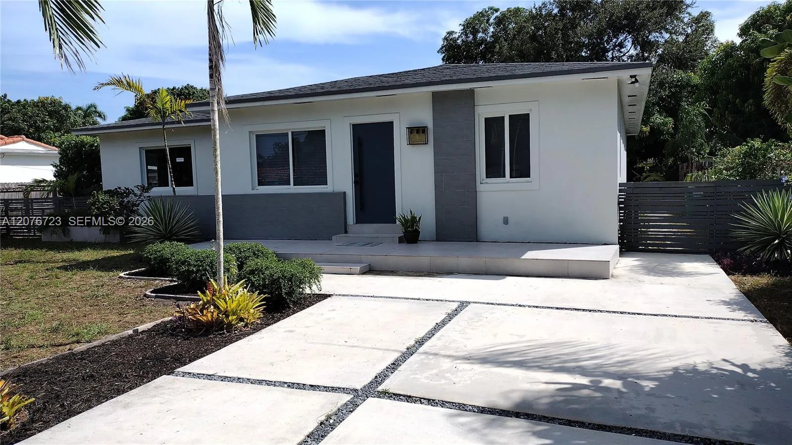 300 S Biscayne River Dr, Miami, FL 33169 photo 2