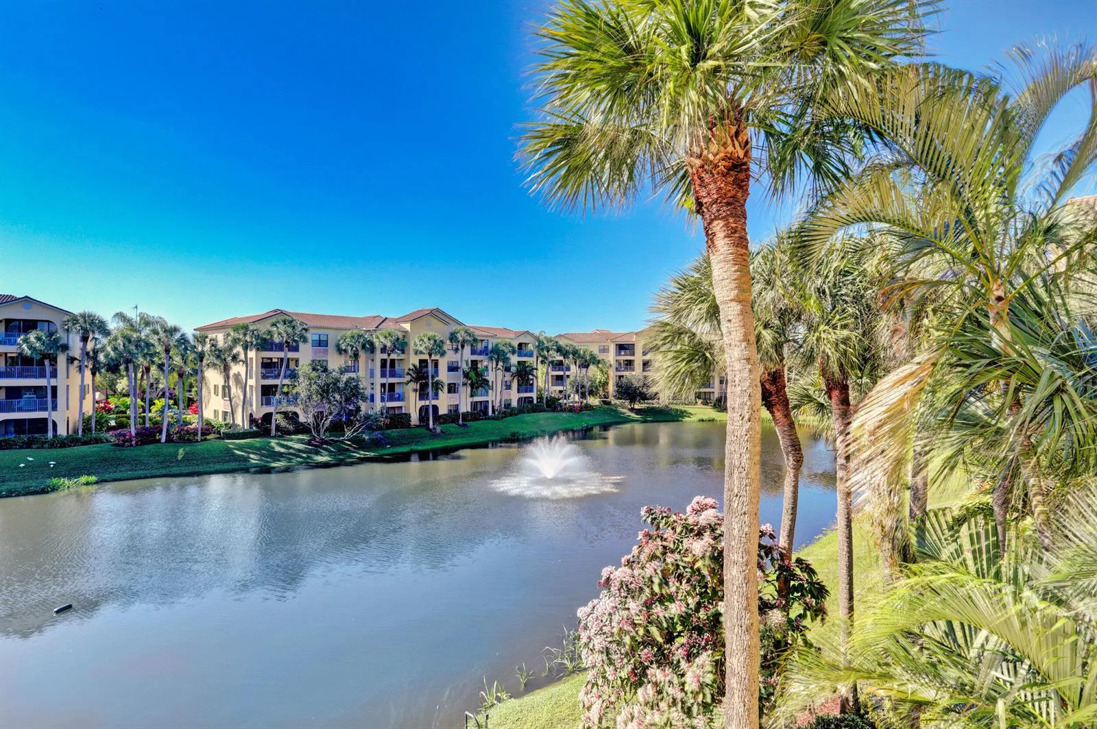 800 Uno Lago Drive # 305, Juno Beach, FL 33408