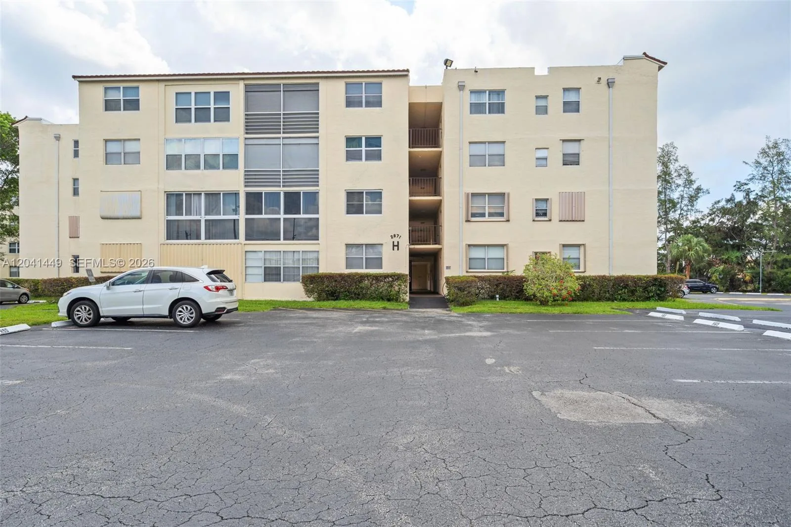 2871 Somerset Dr # 102, Lauderdale Lakes, FL 33311