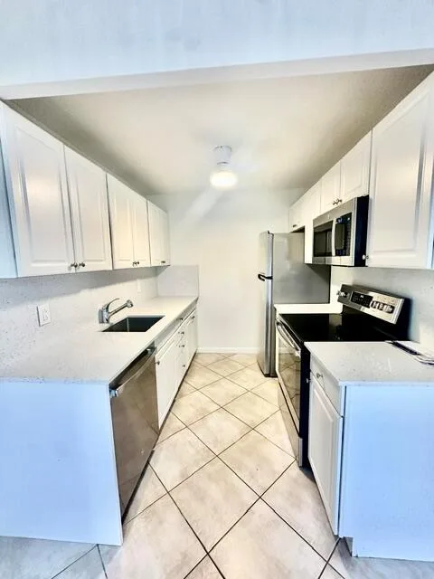 1047 Exeter C, Boca Raton, FL 33434 photo 3