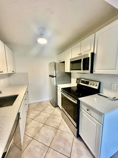 1047 Exeter C, Boca Raton, FL 33434 photo 4
