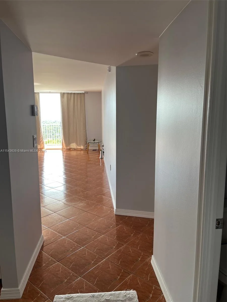 2801 NE 183rd St # 2103W, Aventura, FL 33160 photo 4