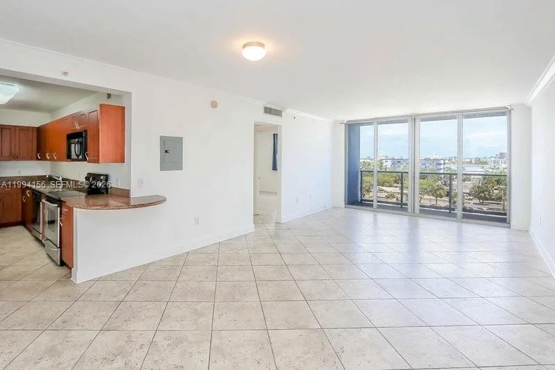401 69th St # 505, Miami Beach, FL 33141 photo 10