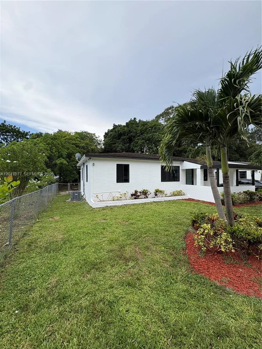 650 NE 137th St # 0, North Miami, FL 33161 photo 4
