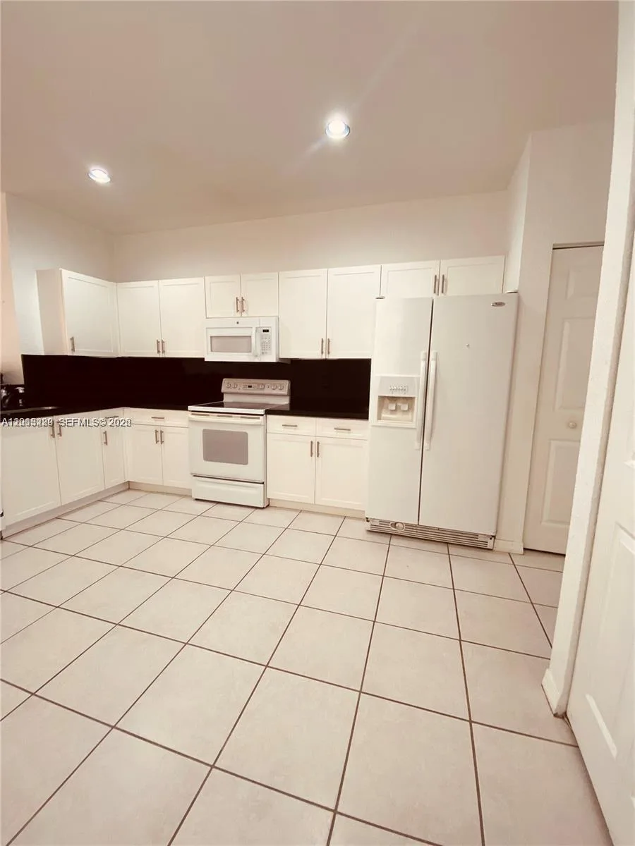 2567 Cordoba Bnd, Weston, FL 33327 photo 9