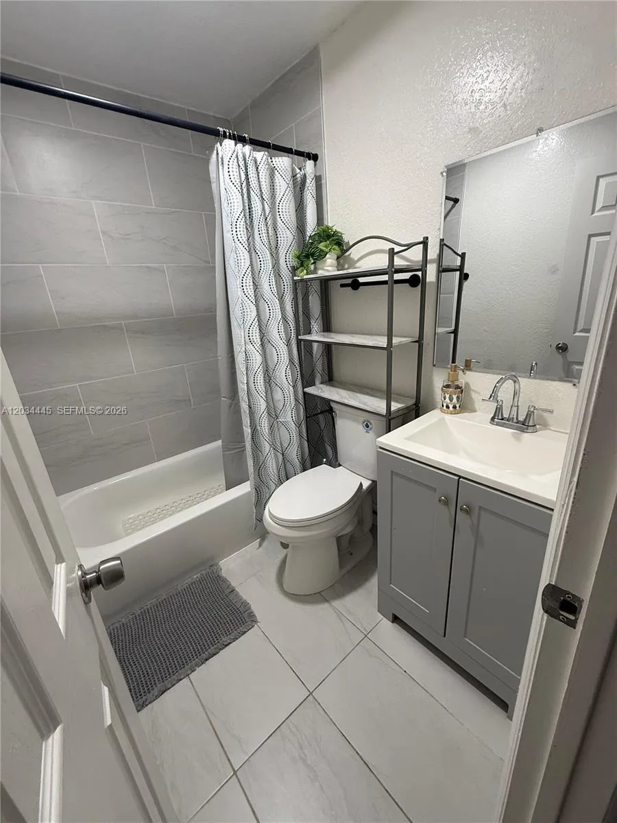 2441 NW 14th St, Fort Lauderdale, FL 33311 photo 10