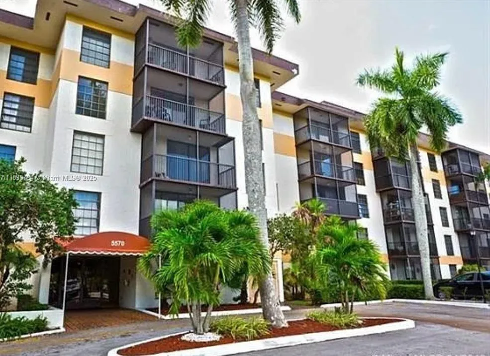 5570 NW 44th St # 312A, Lauderhill, FL 33319