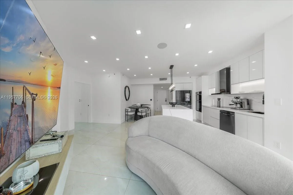 350 S Miami Ave # 2314, Miami, FL 33130