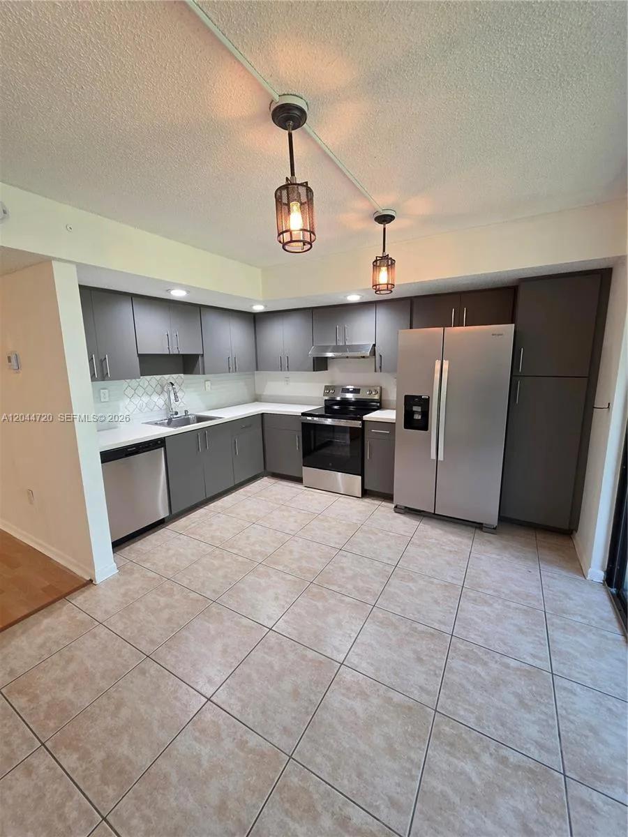 8065 SW 107th Ave # 214, Miami, FL 33173 photo 2