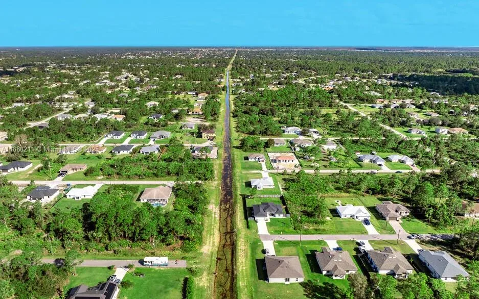 676 Sabrina Ct, Lehigh Acres, FL 33972 — zdjęcie 3