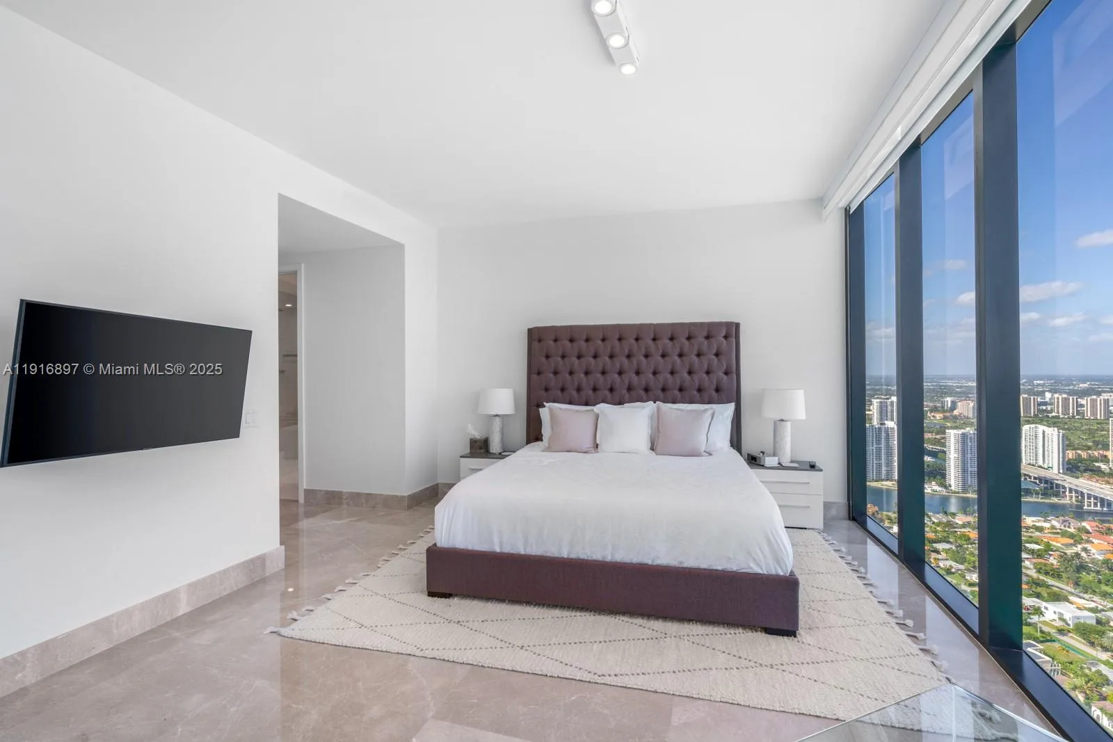 18555 Collins Ave # 5105, Sunny Isles Beach, FL 33160 photo 3
