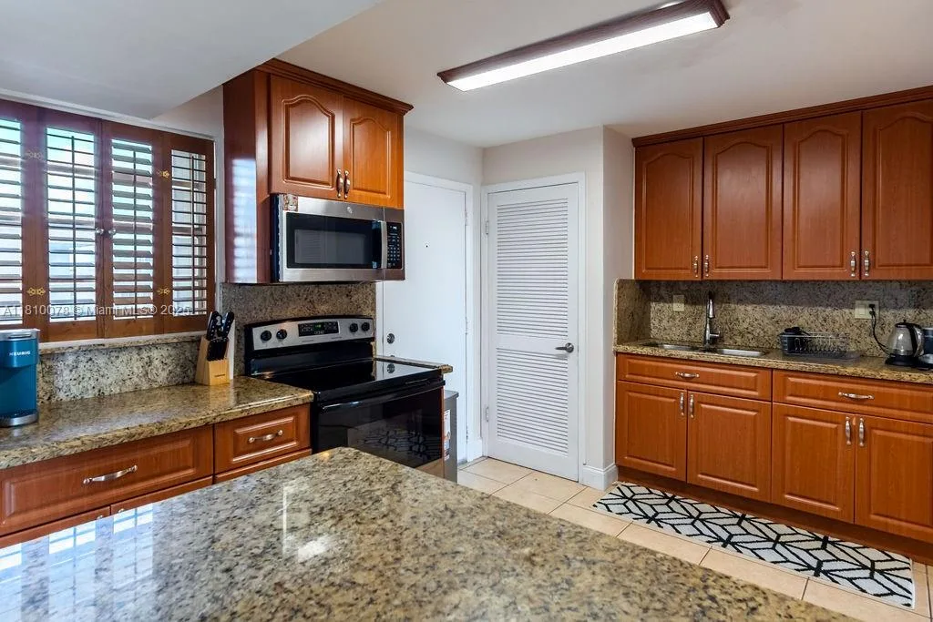 9110 Fontainebleau Blvd # 502, Miami, FL 33172 photo 11
