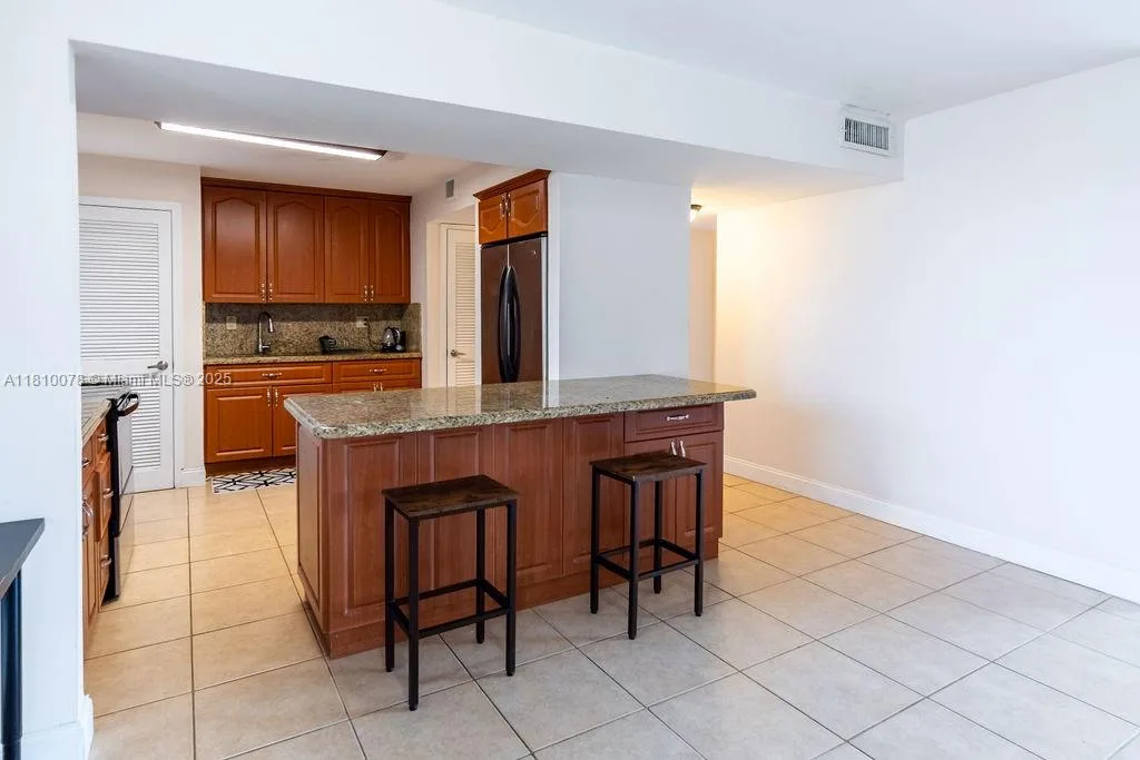 9110 Fontainebleau Blvd # 502, Miami, FL 33172 photo 12