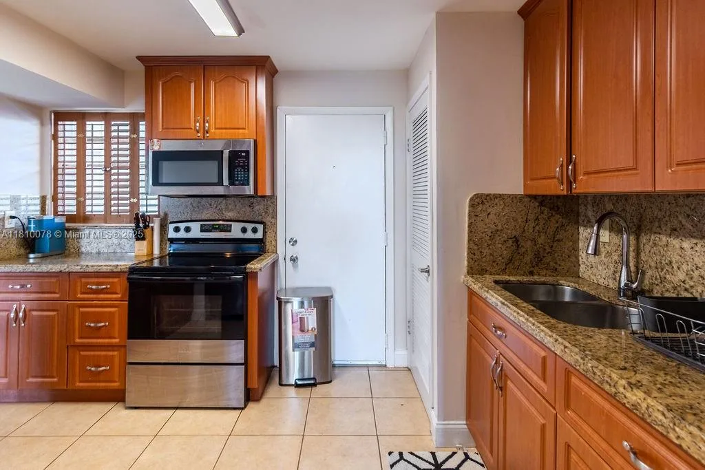 9110 Fontainebleau Blvd # 502, Miami, FL 33172 photo 13