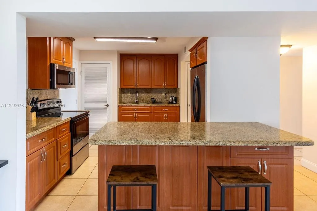 9110 Fontainebleau Blvd # 502, Miami, FL 33172 photo 8