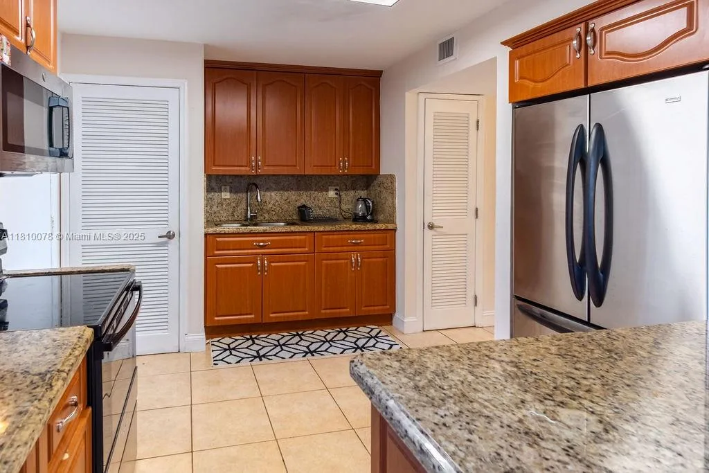 9110 Fontainebleau Blvd # 502, Miami, FL 33172 photo 9