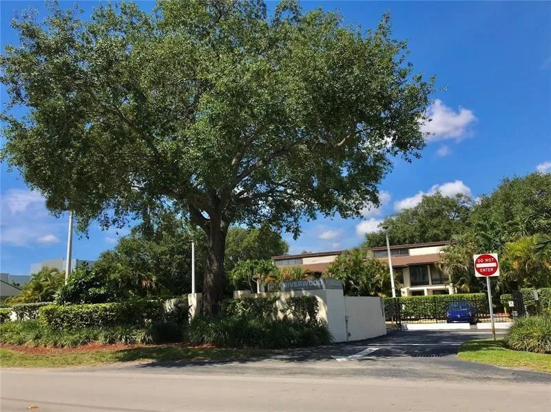 19424 NE 26th Avenue # 131B, Miami, FL 33180 photo 4