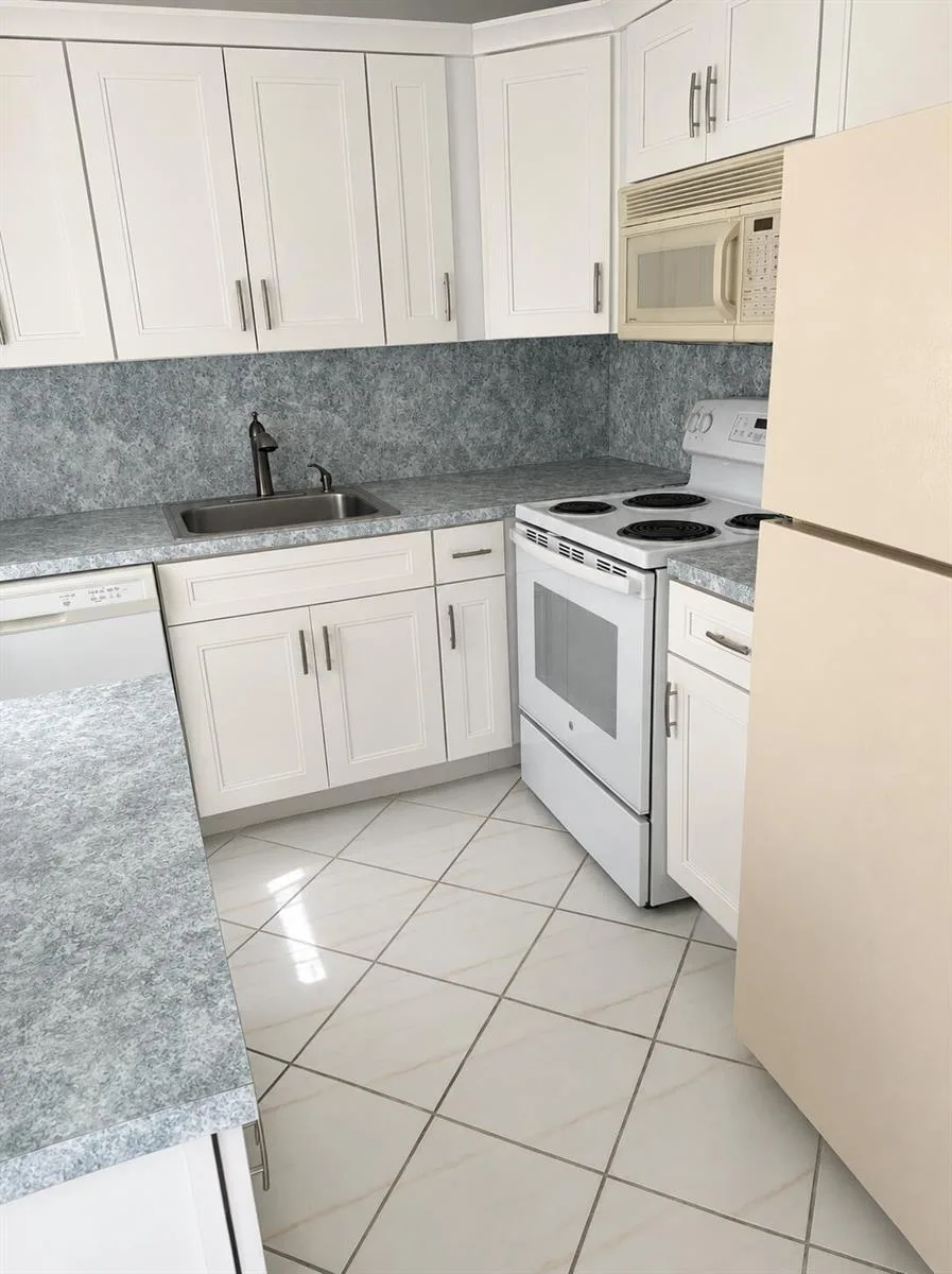 305 Fanshaw H, Boca Raton, FL 33434