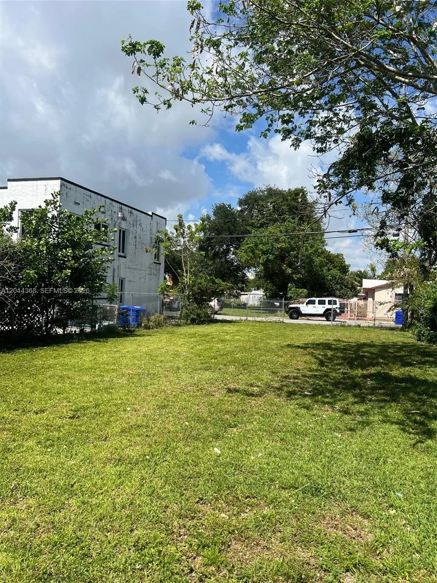 3033 NW 8th Ave, Miami, FL 33127 photo 2