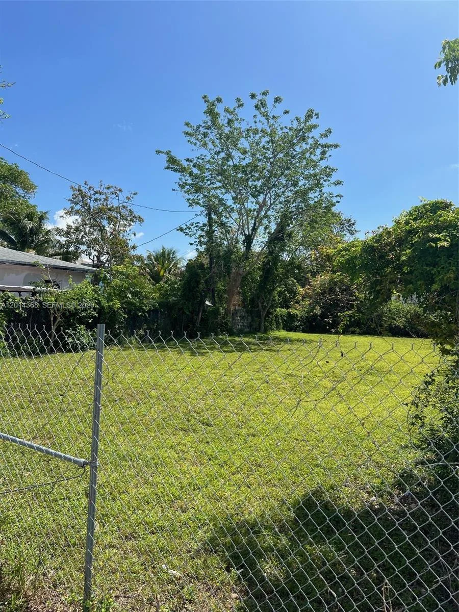 3033 NW 8th Ave, Miami, FL 33127 photo 3