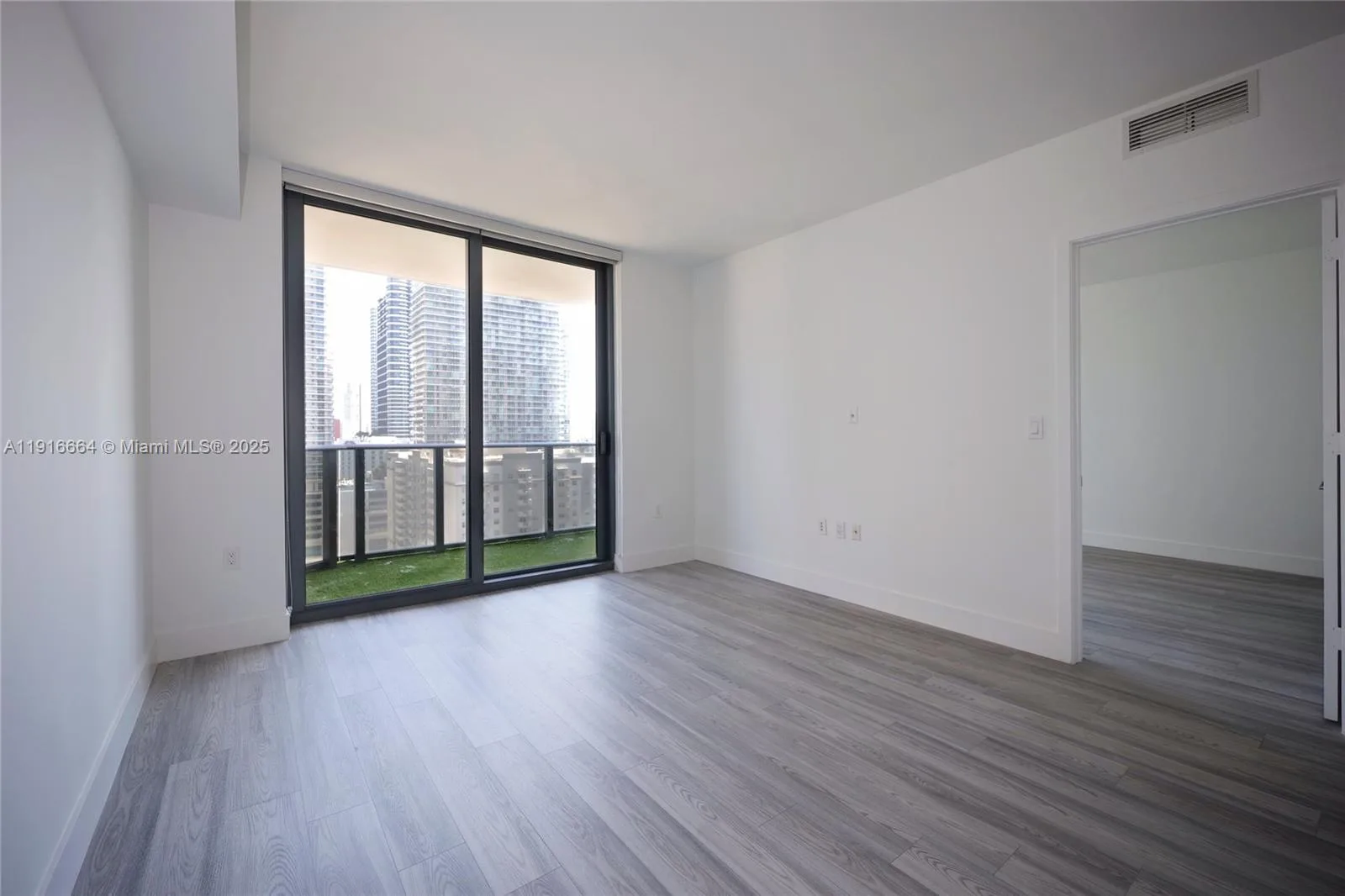 45 SW 9th St # 1504, Miami, FL 33130 photo 13